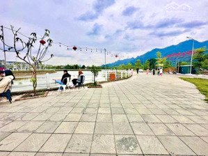 nằm trên trục chính quốc lộ, thuộc đất ở đô thị 132m2 giá chỉ 15tr/ m2