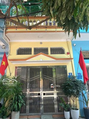 nhà 2 mặt ngõ trước sau - ngõ thông - ô tô qua nhà - view sân chơi cực rộng thoáng