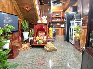 chỉ 3,95 tỷ - cách bến vân đồn 40m - 24,6m2 (3,1 x 8,1) - nhà 3 tấm hc đủ