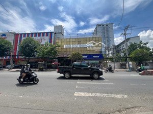 nhà mt huỳnh tấn phát, p tân thuận đông, vị trí đối diện nhà thi đấu đa năng quận 7