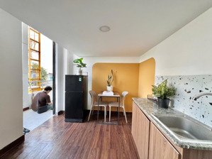 cho thuê phòng có gác 30m2 ban công trục nguyễn thái sơn, gò vấp gần sát pn, bt