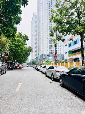 mạc thái tổ 40m, 7 tầng, mt 5m, vỉa hè, oto tránh, kd tốt. 18,9 tỷ