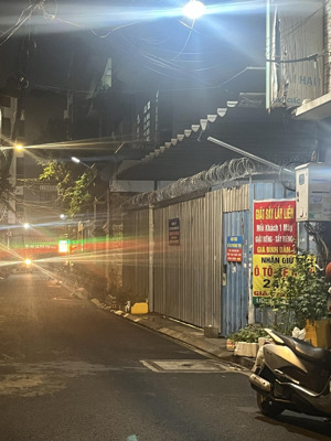 bán nhà cấp 4 :8.1x27m p11 tân bình giá 22,5 tỉ