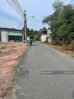 đất ngộp bán gấp đất mt đường số 27 , cần giuộc , long an . 650triệu/120m2 shr