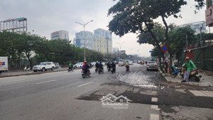 bán nhà mặt phố giải phóng quận hoàng mai - trung tâm 2 bến xe , vỉa hè rộng - kd