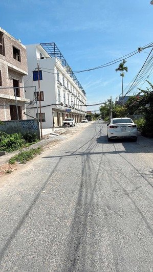 em cần bán nhà cấp 4 xây mới tinh gần chợ quyết tiến gần vinhomes dương kinh ô tô đỗ tận cửa 1,05ty