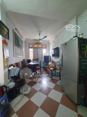 mặt phố nguyễn đình hoàn 35m2 5 tầng kinh doanh đỉnh vỉa hè vị trí trung tâm 14.9 tỷ (cg91560)