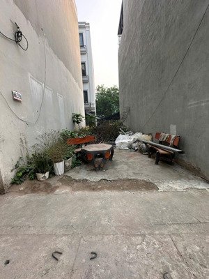 bán đất 40m 2 thoáng trước sau ở trung tâm tổ 15 yên nghĩa.ô tô đỗ cửa,vào đất. giá chỉ 3.05 tỷ