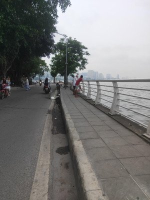 bán nhà trích sài 28m 5t giá 7.4 tỷ siêu hót hít dân xây chắc chắn mặt ngõ to thông tứ tung