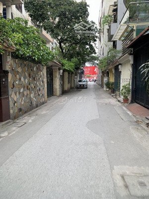 phân lô quân đội phố lê trọng tấn. 100m2. sát phố ô tô xếp hàng vào nhà. giá chỉ 27.5 ty