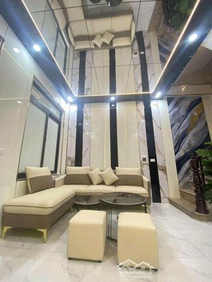 bán nhà phố hoàng mai 26m2 x 5 tầng, mới đẹp lung linh, nội thất vip, ô tô đỗ gần, 5.36 tỷ.