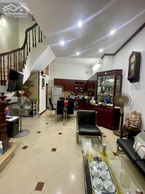 Nhà phố Khâm Thiên – Ngõ nông – 3 thoáng – Nhà đẹp – 42m2 – 5 tầng – 8.6 tỷ