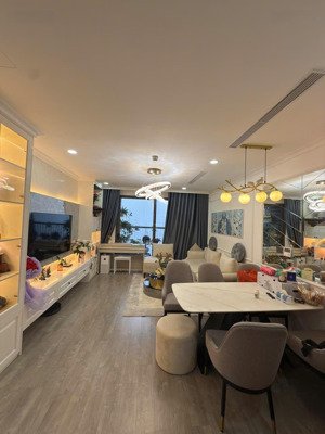 em giang cần chuyển nhượng nhanh trong tháng căn hộ 74m2 đn, tầng đẹp full đồ giá chỉ 6x tr/m2