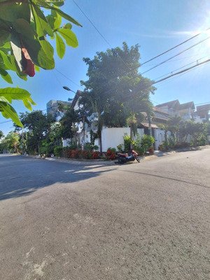 (nhà bè) biệt thự 3 tầng - 215m2 - khu dân cư lập phúc - lê văn lương - phước kiển - ngang 11m