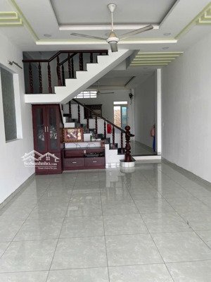 cho thuê nhà nguyên căn 1 trệt 2 lầu trung tâm dĩ an khu green square phù hợp làm văn phòng