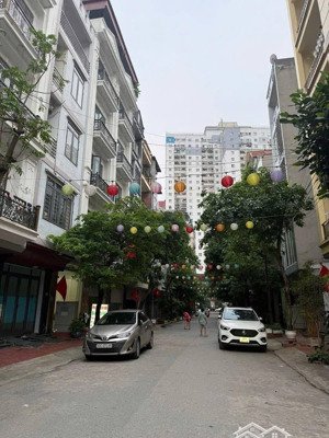 bán nhà riêng quan nhân- khu phân lô ô tô tránh đỗ - 8 tầng - 1 hầm - mt 5,5m - vỉa hè