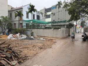 chủ cần bán nhanh lô đất.(ảnh thực tế)giá 4 đồng7 .lh chủ cần bán nhanh lấy tiền trả ạ