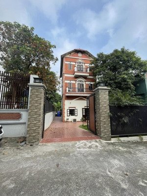 biệt thự, sân vườn, 320m2, 16,8 tỷ, ô tô ngủ trong nhà