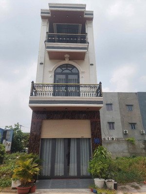 3.65 tỷ nhà 1t 2l đang sơn sửa mới rẻ nhất kdc lê phong bình chuẩn gần trường học cấp 1,2,3