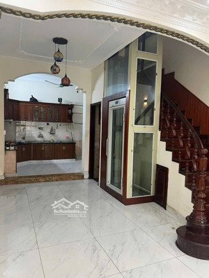 bán nhà mặt phố quận cầu giấy -vỉa hè -kinh doanh-thang máy-75m2*5t*5.2mt=38 tỷ