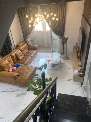 cần bán căn hộ penthouse central garden, 4pn, đầy đủ nội thất, view quận 1, hướng đón lộc mát mẽ