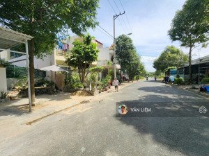 tđc đất lành đường 16m thông ra đường phong châu 2 tỷ 750 tr
64m2 ngang 4m hướng bắc lô sạch