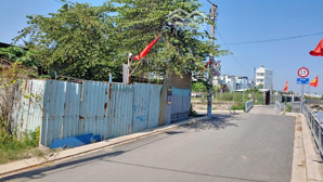bán gấp nhà xưởng hai mặt tiền đường nhựa 5m đang cho thuê 10 triệu một tháng