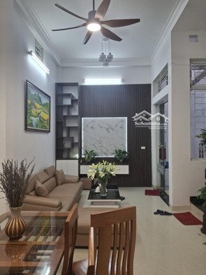 duy nhất! nhà 54m2, 4 ngủ gần nhà thi đấu hà đông. chỉ 50m ra phố quang trung, dân xây có sân riêng