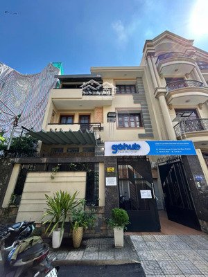 cho thuê nhà trong khu mekong phổ quang. dt: 8x20m. trệt 3 lầu sân thượng. nhà phòng rộng.