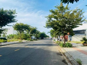 cần bán đất nam hoà xuân. giá 10,x tỷ. cặp đất 245m2 đường bờ quan 3. đối lưng shophouse