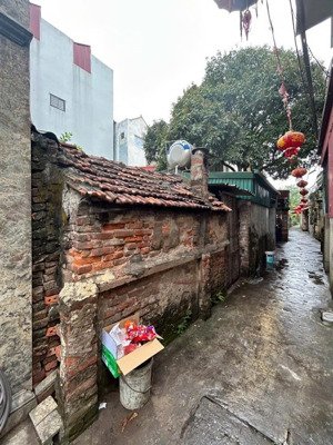 hàng xóm gửi bán mảnh đất 61m2 mt:4,2m giá 7tỷ sổ đỏ sẵn nhà.nam đuống thượng thanh ô tô đỗ cổng