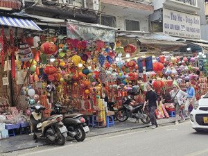 cho thuê nhà mặt phố hàng mã 140m t2-3, mt 4m, giá 50tr làm thời trang,phụ kiện,đồ lưu niệm,vp,spa.