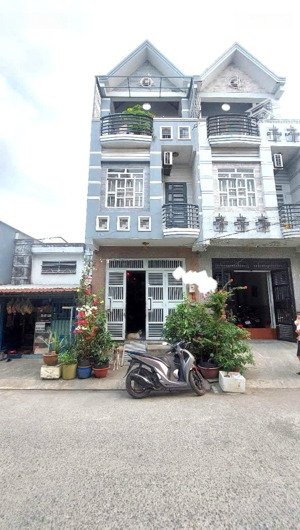 nhà đẹp giá tốt quận 8 hẻm xe tải thông 4pn, 1 trệt 2 lầu, chỉ 5.8 tỷ còn thương lượng mạnh