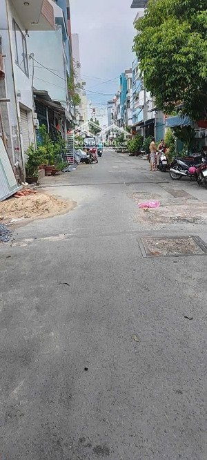 nhà hẻm nhựa thông một xẹt 8m đường lê văn quới, 8x20m, 1 trệt 1 lửng nhà đang cho thuê