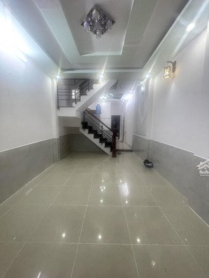 nhà mới sơn sửa sạch đẹp trệt lầu 2pn 2wc nguyễn văn khối giá 9,5 triệu bớt lộc