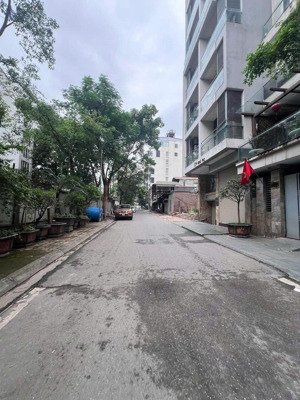bán nhà 2 thoáng mặt phố trịnh công sơn - tây hồ, 180m2 x mt 9.5m. 99 tỷ.