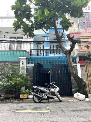 trệt 2 lầu sân thượng 4,5x17m có 4pn 4wc đường 6m xe tải gần chợ thạch đà