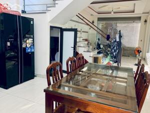 Cho thuê nhà đẹp phố Văn Cao, DT: 70m2, 3 p.ngủ.