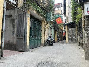 bán gấp phố trung kính, xây mới, lô góc 5 tầng, 8,6 tỷ, 35 m2, phong thuỷ tốt, nhà có lộc, ở ngay