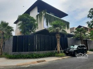 rất hiếm !! cần bán biệt thự hồ bơi khu vực thảo điền, quận 2. dt 8x25. kc 4 tầng. gía 37 tỷ