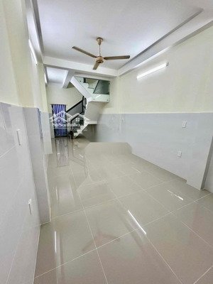 cho thuê nhà hẻm 2m hà tôn quyền, p.4, q.11 giá 8tr
