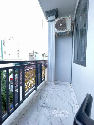phòng ban công mới full nội thất ngay phạm văn đồng