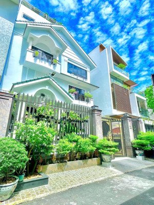 cho thuê villa trung tâm, phường 12 quận 10