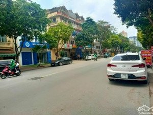 cho thuê mặt bằng kinh doanh đẹp sầm uất nhất phố. diện tích 200m2, mặt tiền 15m, vỉa hè rộng.