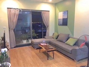 chính chủ bán căn 83m ban công đông nam view vinhome tầng đẹp giá 4.5 tỷ