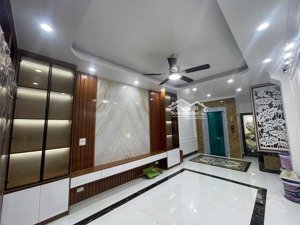 bán nhà hoàng quốc việt, trần cung, ô tô , thang máy,3 thoáng, nhà dân xây 51m x7t. mt 4.5m