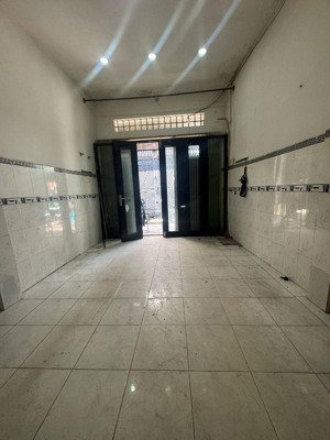 bán gấp nhà bà hom 60m2, ngay chợ phú lâm, gần phố ẩm thực, nở hậu tài lộc, giá chỉ 3.x tỷ