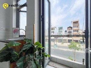 cho thuê studio ban công, siêu thoáng ngay mặt tiền đường dương quảng hàm