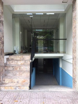 cần cho thuê mặt bằng khúc hai chiều lý chính thắng, q. 3