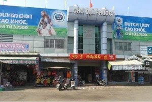 bán gấp lô đất ngay chợ đại phước - nhơn trạch. trục đường lý thái tổ. diện tích: 140m2 - giá 2tỷ1